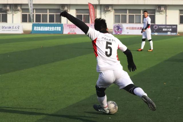 王哲林披露季后赛伤情：半决赛后被确认为二级撕裂仍无悔